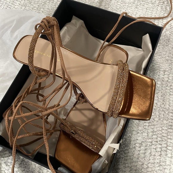 Bronze Beauty Laurie Heel - Picture 7 of 7